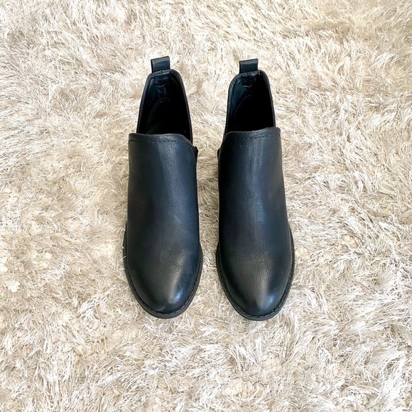 Universal Thread Shoes - 7.5 Black Universal Thread Bootie Ankle Boots
